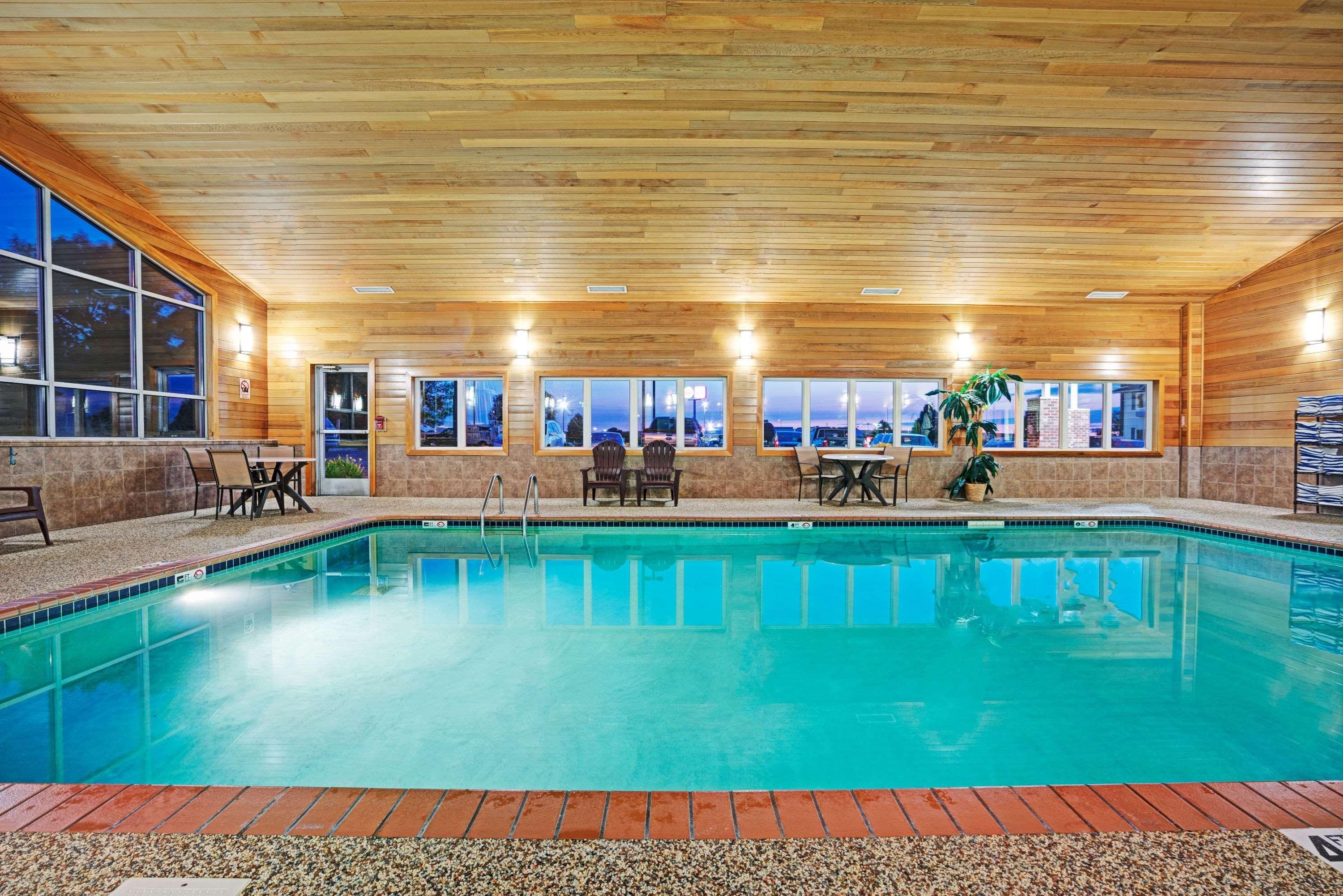 Super 8 By Wyndham Rogers Minnesota Exterior photo