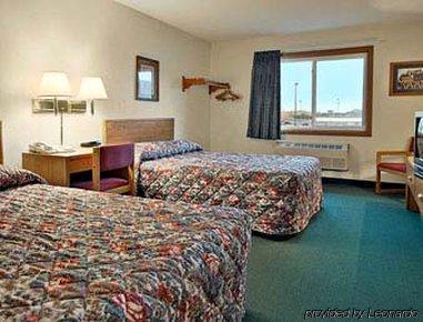 Super 8 By Wyndham Rogers Minnesota Room photo